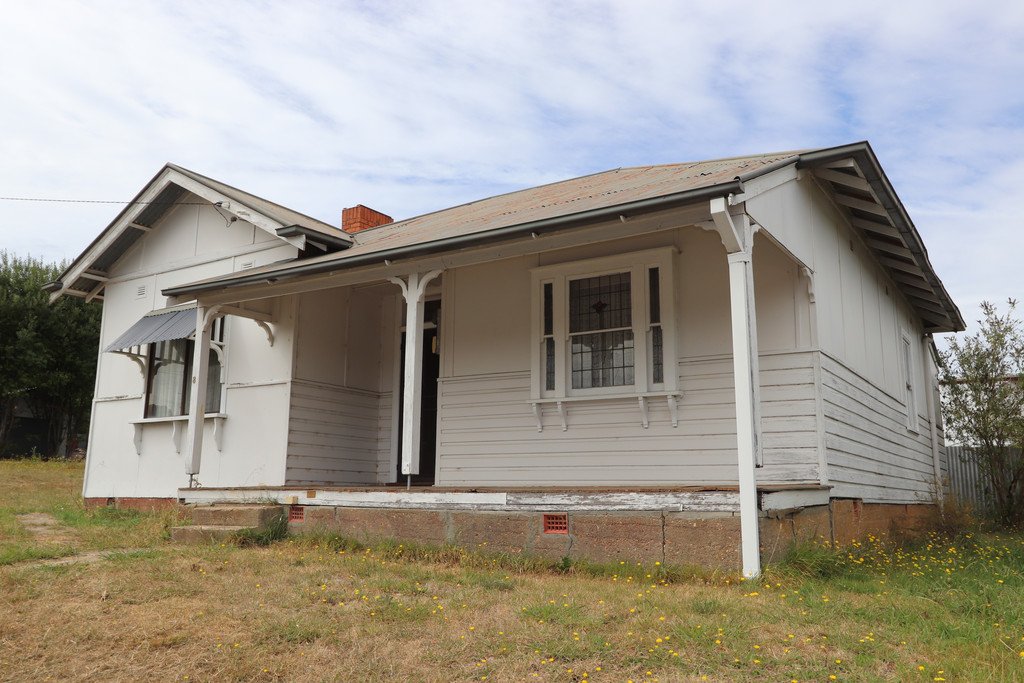 8 Selwyn St  TUMBARUMBA 1