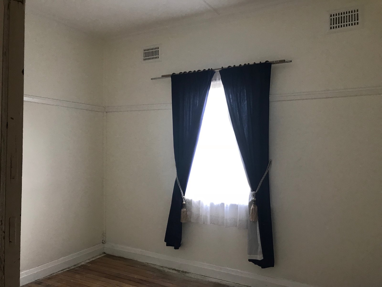 8 Selwyn St  TUMBARUMBA 4