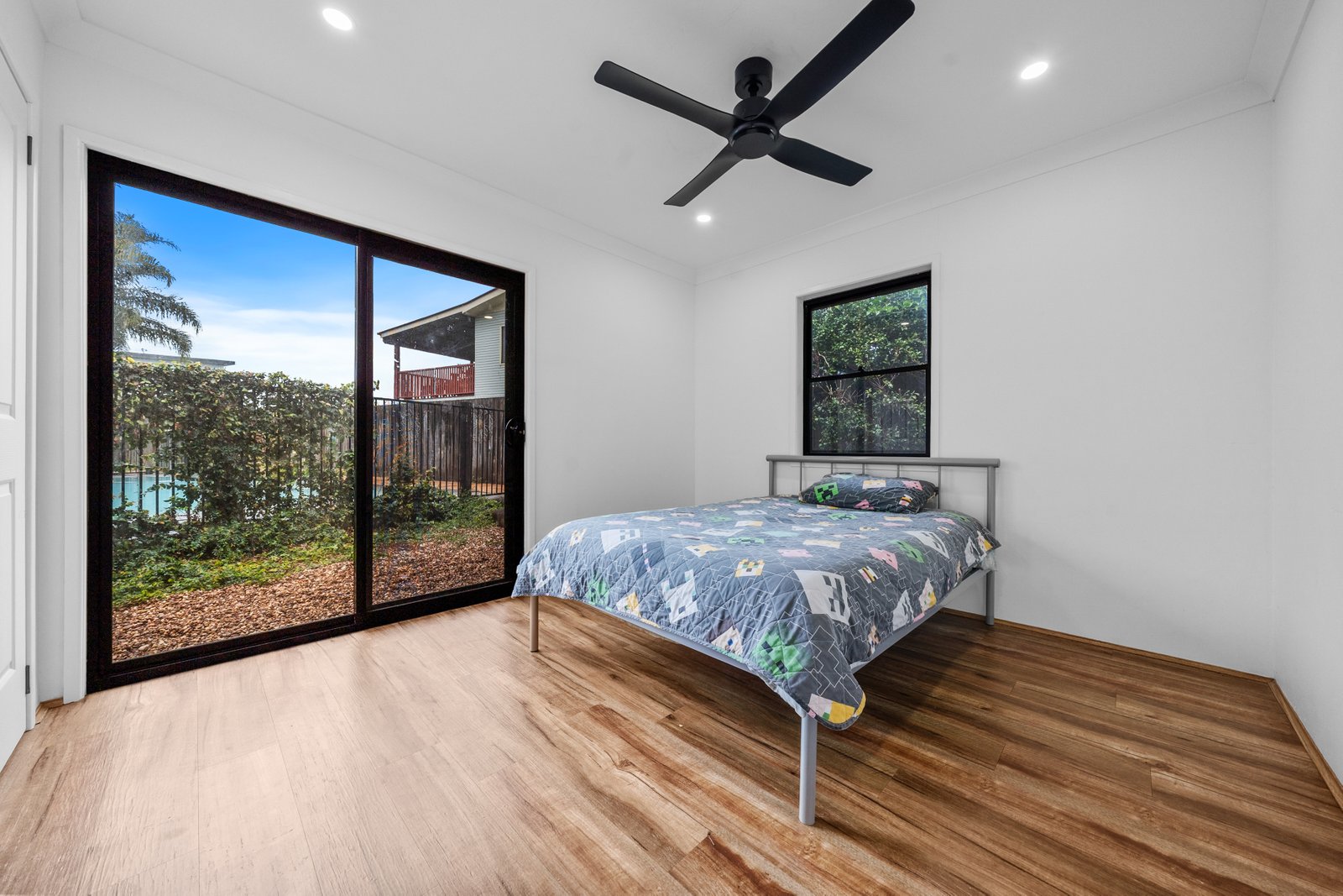 8 Serpentine Creek Road REDLAND BAY 6