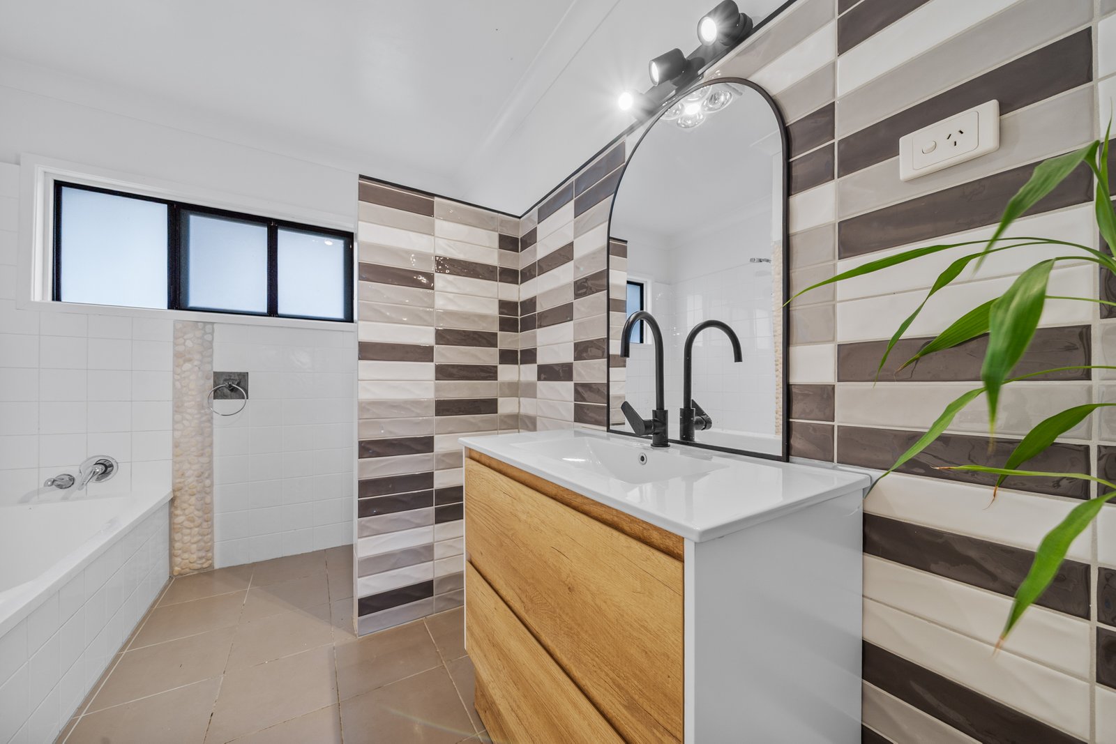 8 Serpentine Creek Road REDLAND BAY 7