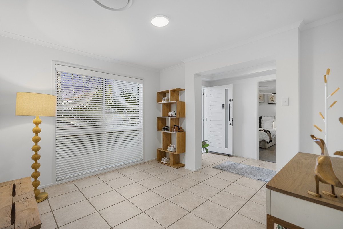 8 Seychelles Court BURLEIGH WATERS 12