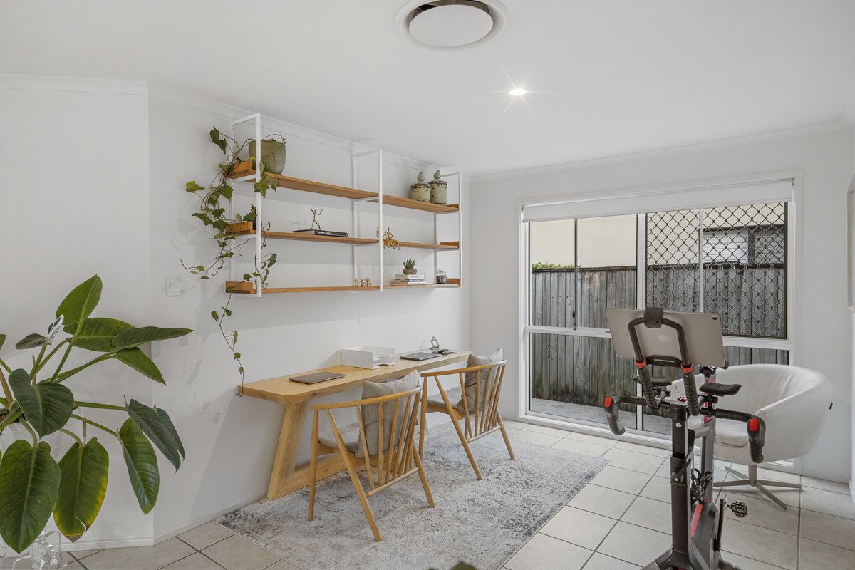 8 Seychelles Court BURLEIGH WATERS 13