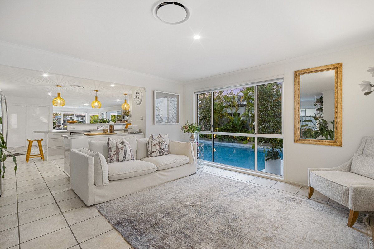 8 Seychelles Court BURLEIGH WATERS 16
