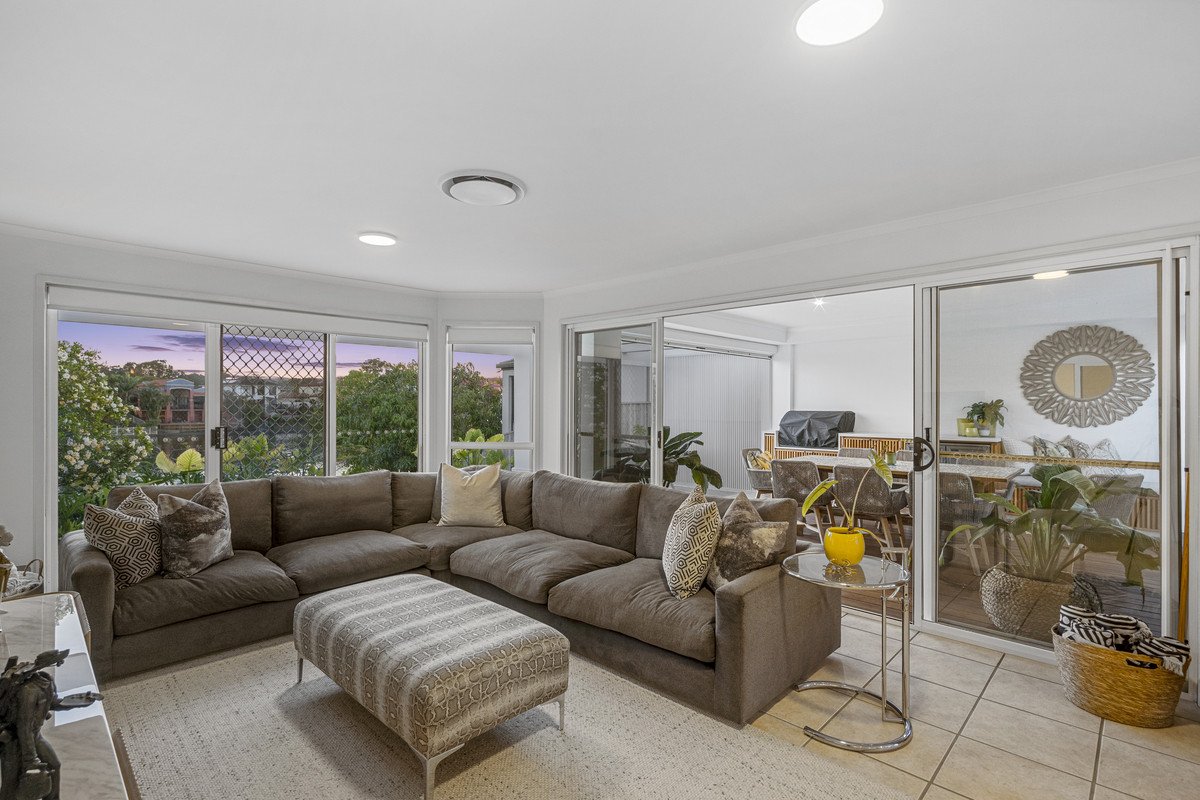 8 Seychelles Court BURLEIGH WATERS 21