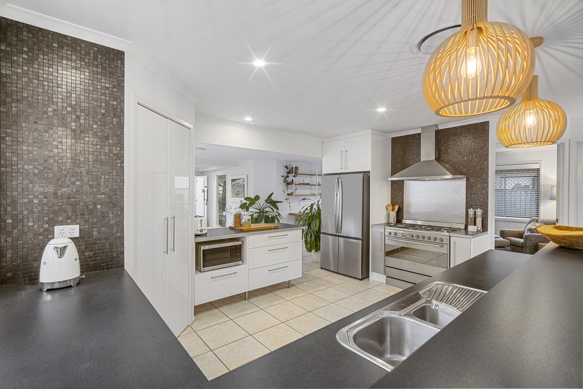 8 Seychelles Court BURLEIGH WATERS 25