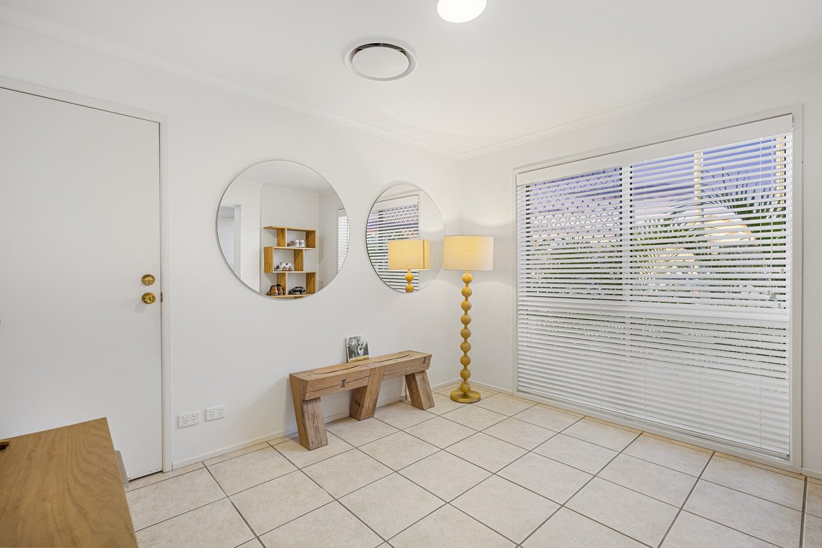 8 Seychelles Court BURLEIGH WATERS 26