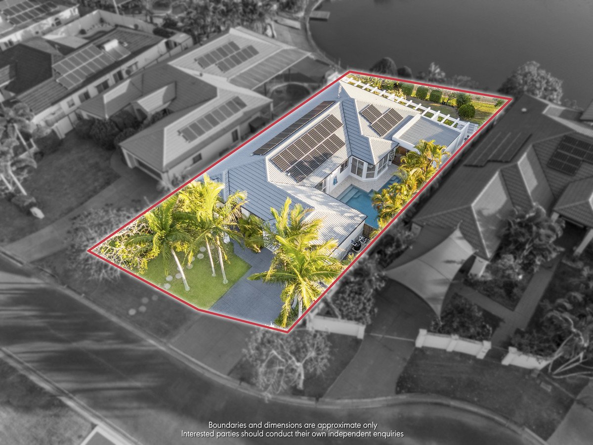 8 Seychelles Court BURLEIGH WATERS 28