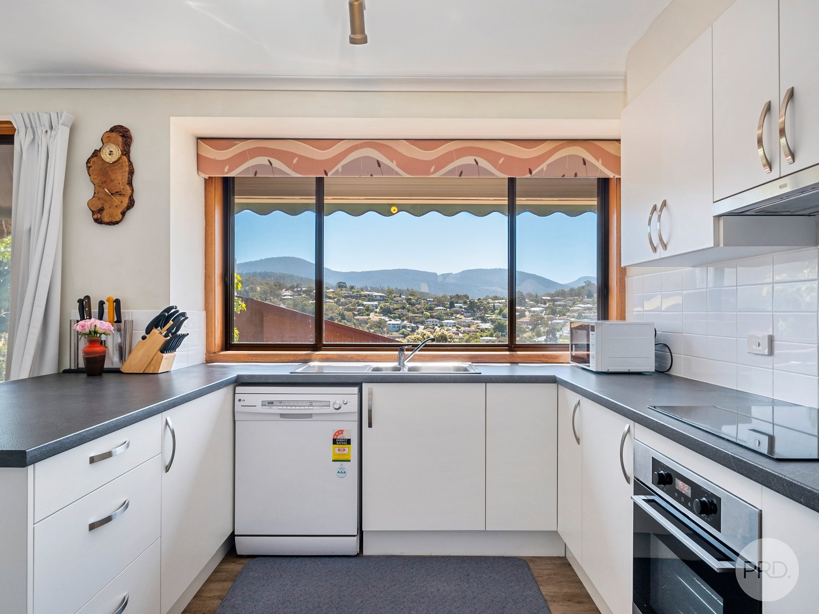 8 Shirley Boulevard LENAH VALLEY 12