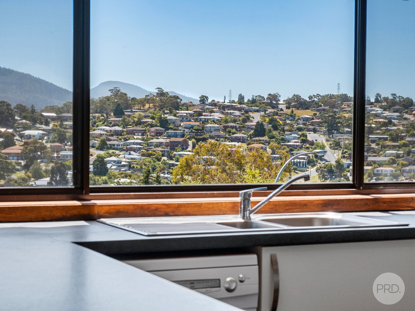 8 Shirley Boulevard LENAH VALLEY 13