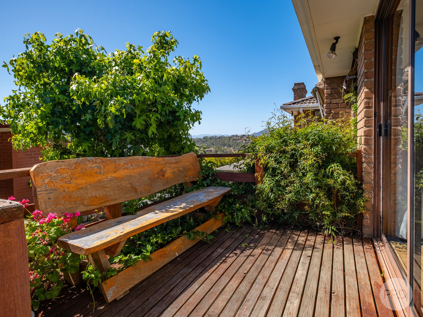 8 Shirley Boulevard LENAH VALLEY 16