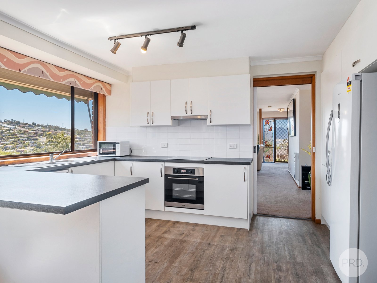 8 Shirley Boulevard LENAH VALLEY 10