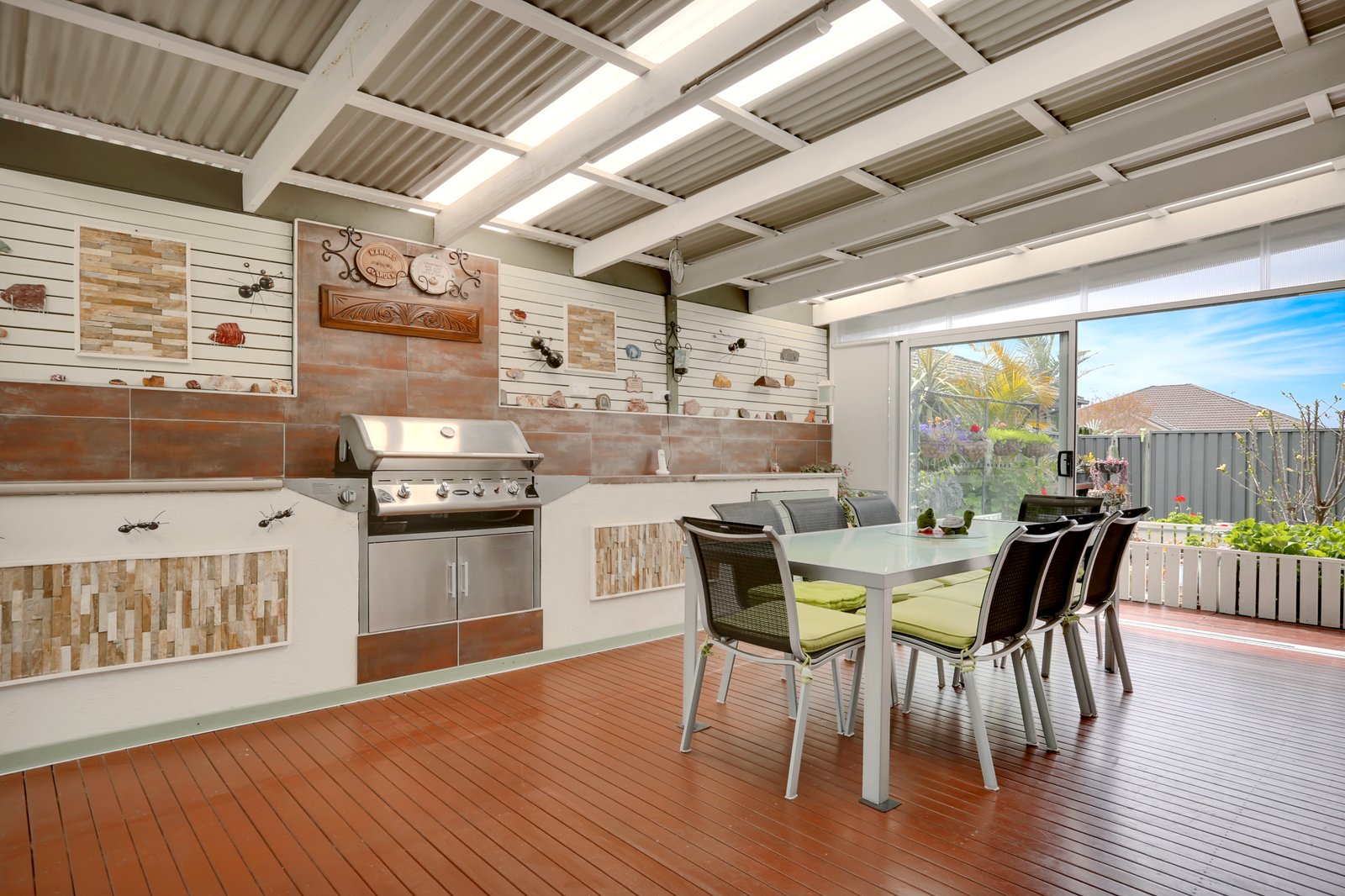 8 Shoreline Avenue HAYWARDS BAY 11