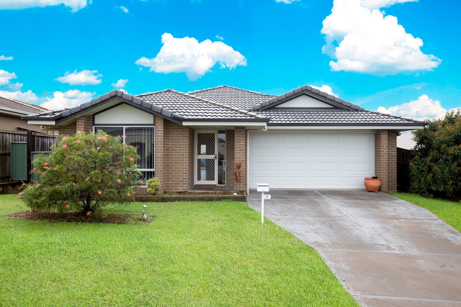 8 Shoveler Street ABERGLASSLYN 1