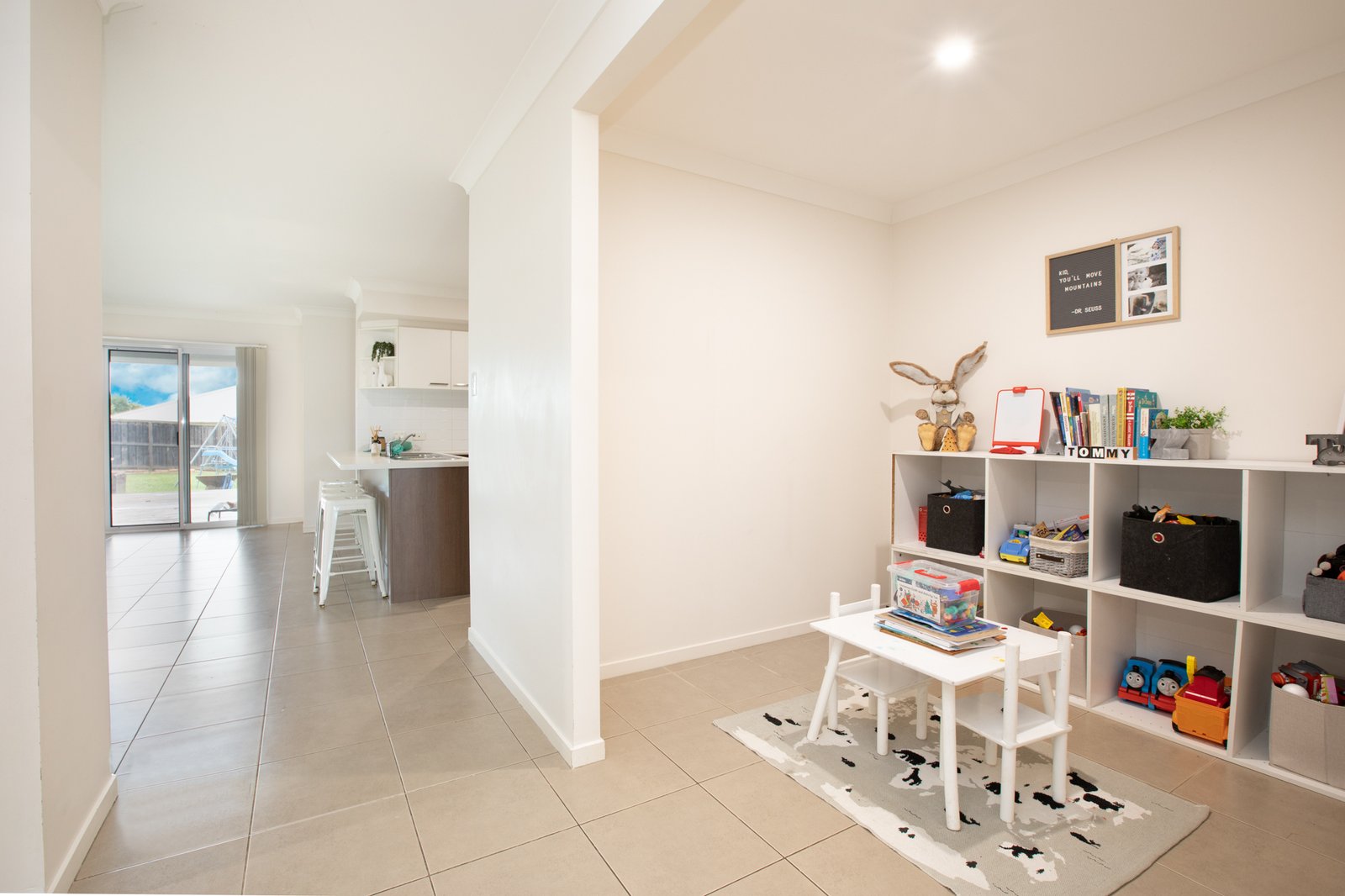 8 Shoveler Street ABERGLASSLYN 4