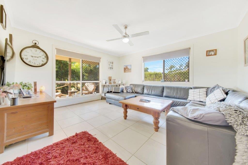 8 SILVERTON Drive TANNUM SANDS 4