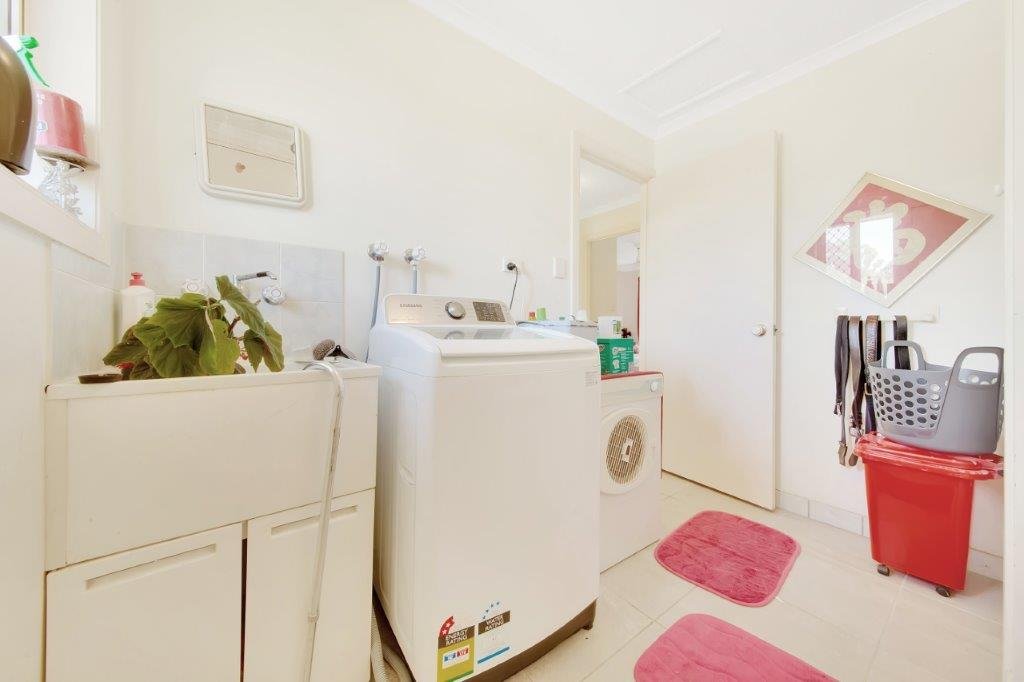 8 SILVERTON Drive TANNUM SANDS 12