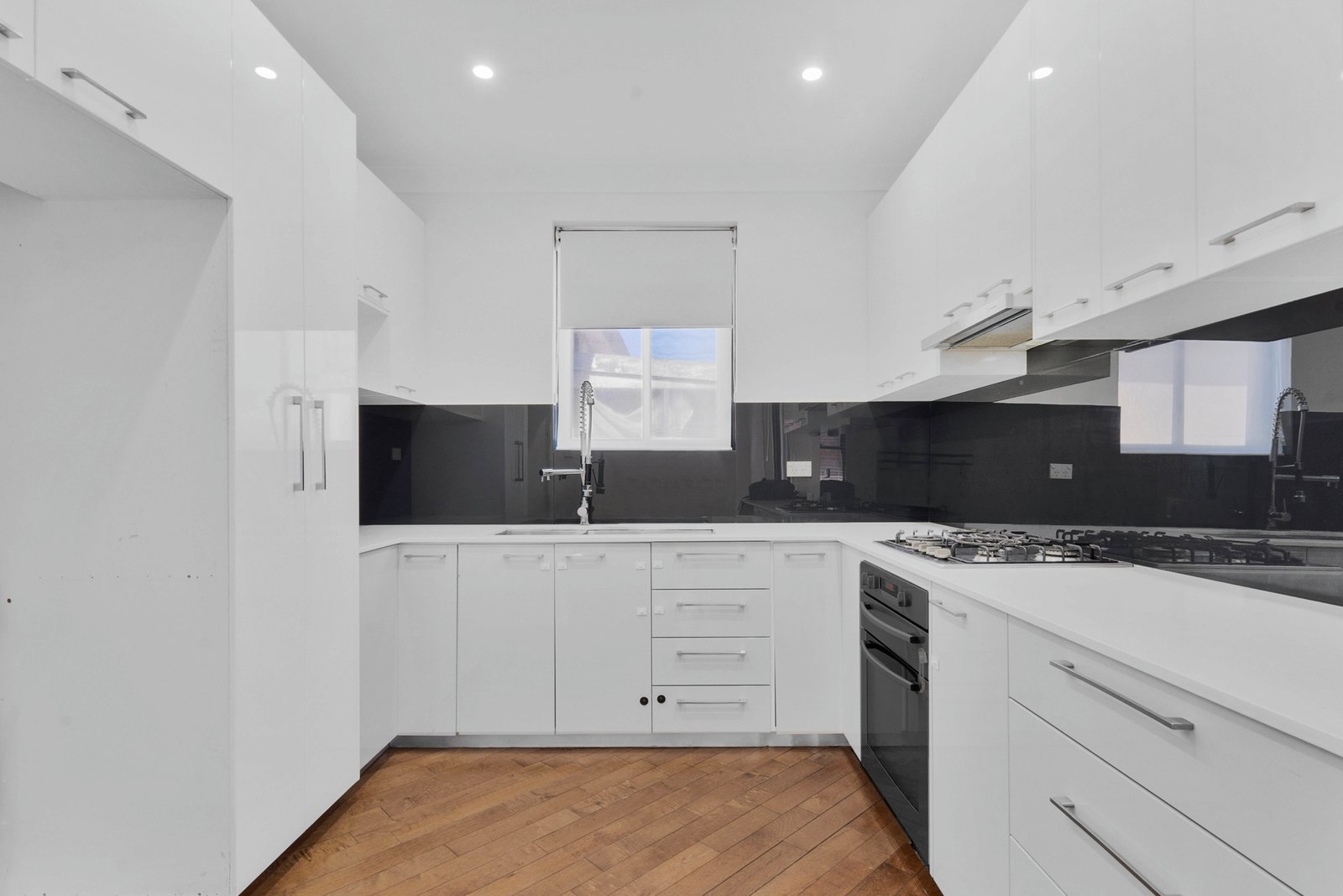 8 Simmons Rd  KINGSGROVE 1