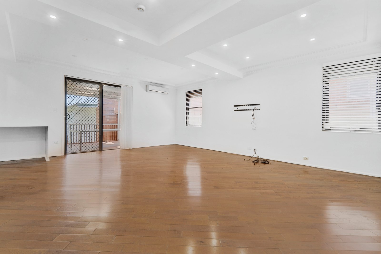 8 Simmons Rd  KINGSGROVE 2