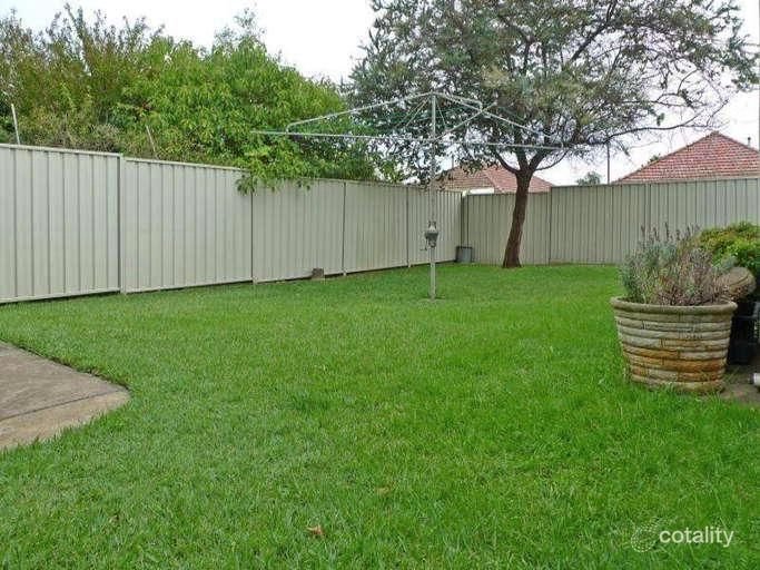 8 Simmons Rd  KINGSGROVE 9