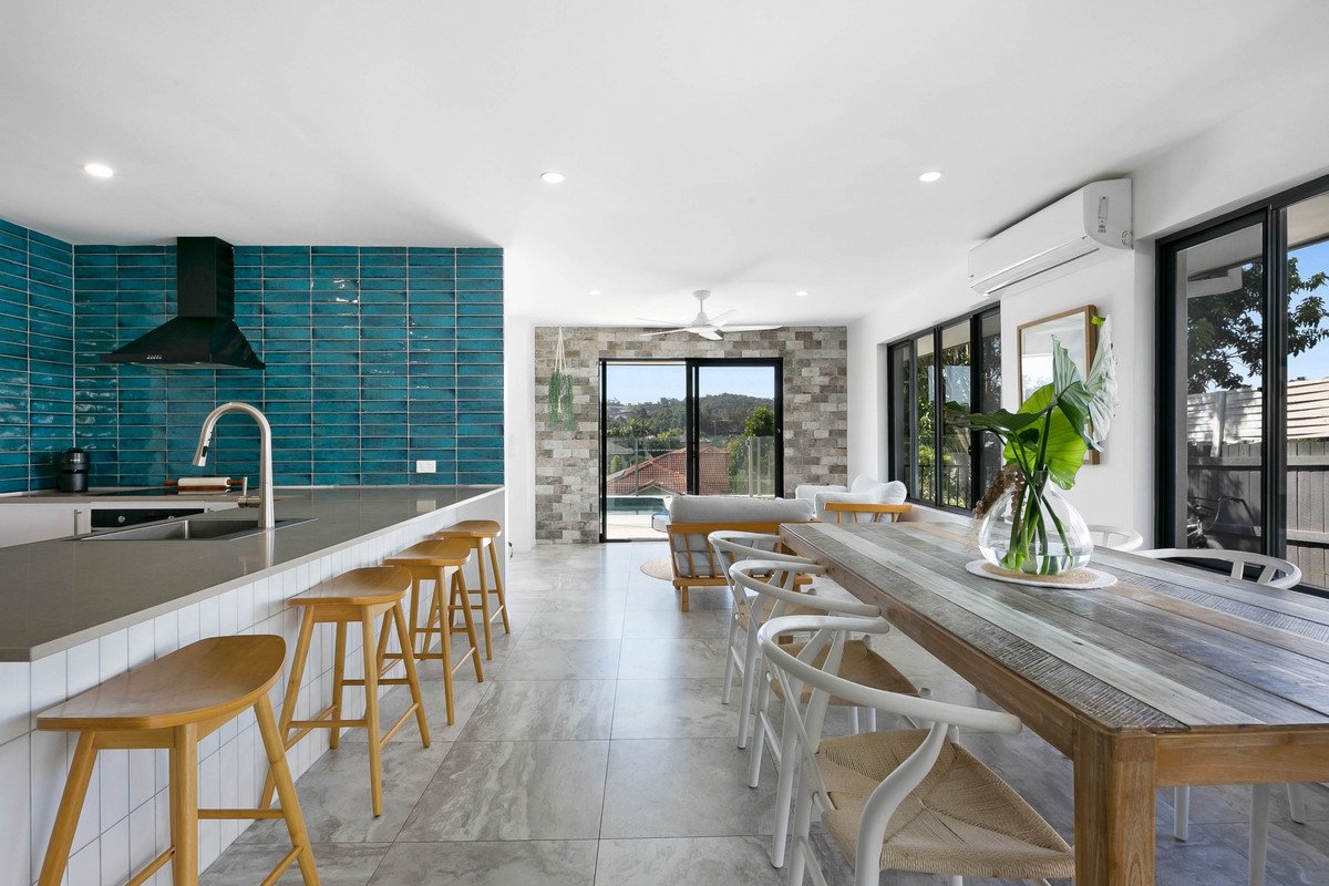 8 Sirec Way Burleigh Heads 2