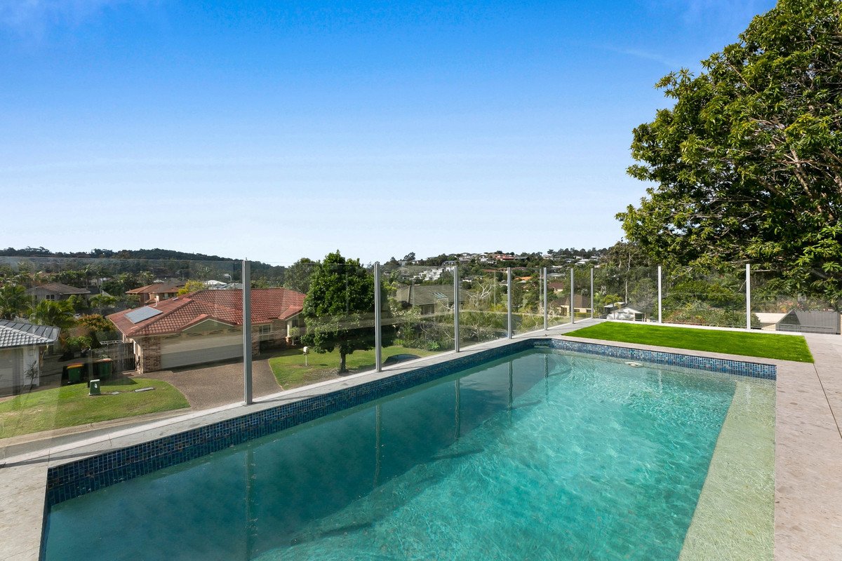 8 Sirec Way Burleigh Heads 6