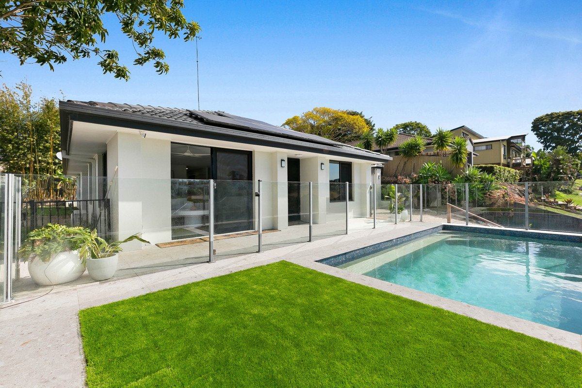 8 Sirec Way Burleigh Heads 7