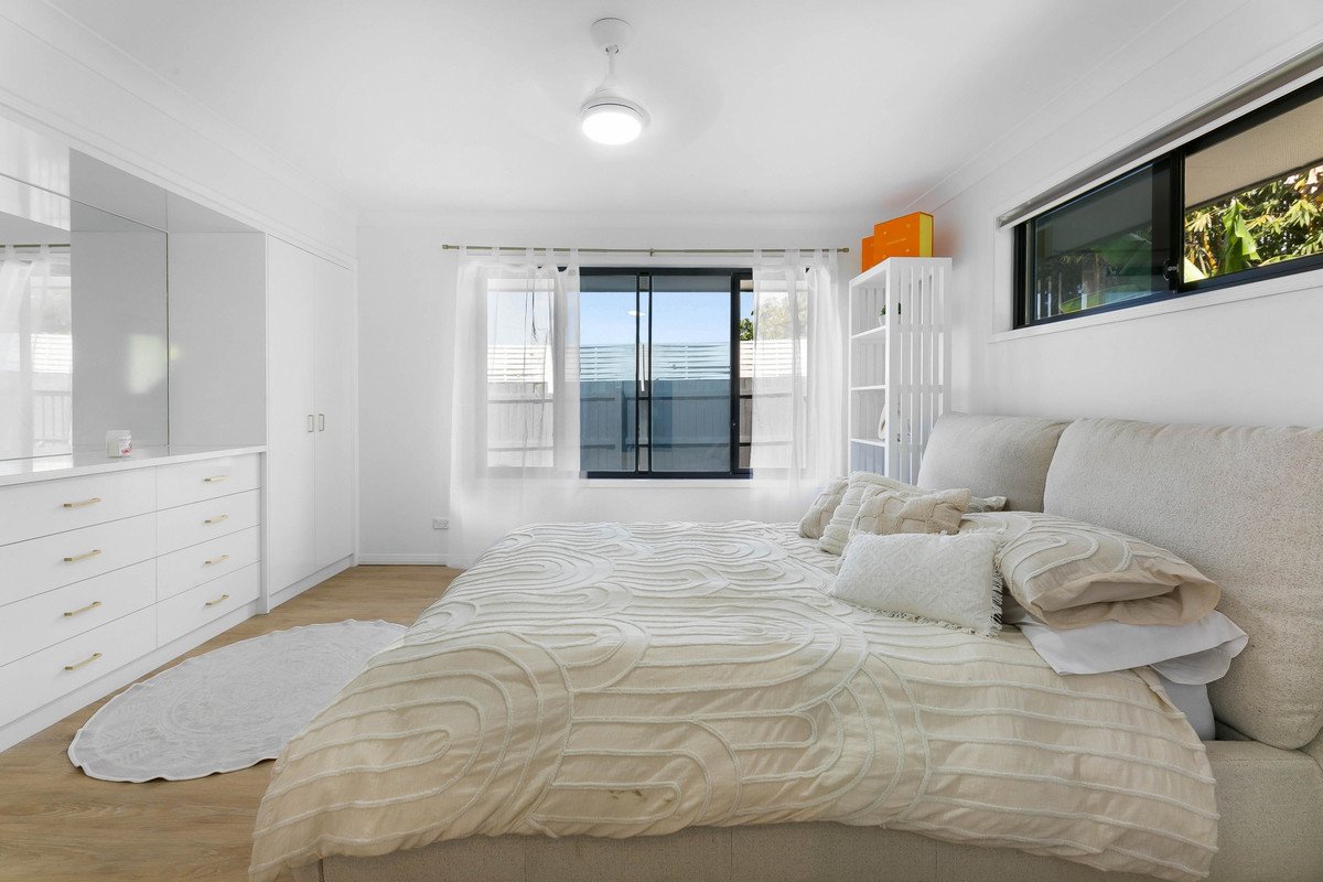 8 Sirec Way Burleigh Heads 13