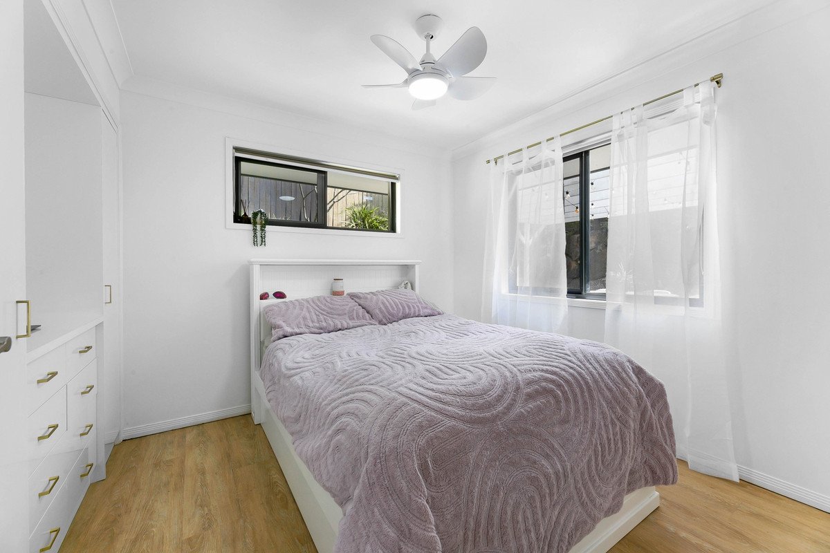 8 Sirec Way Burleigh Heads 15