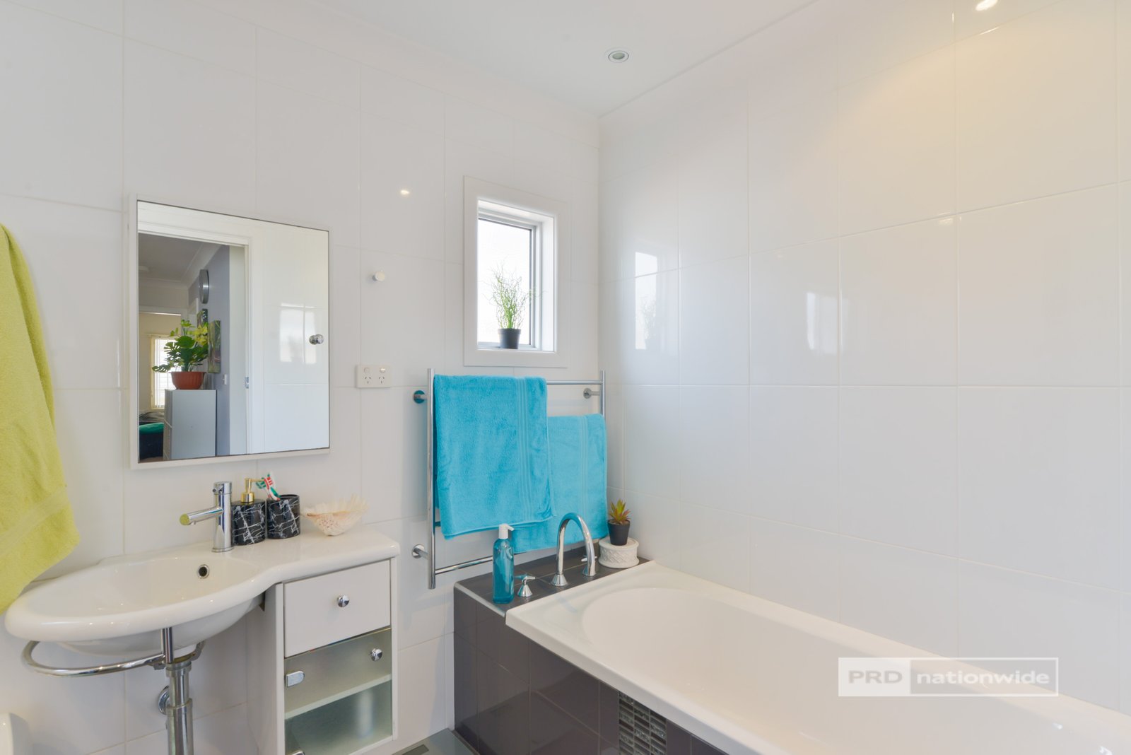 8 Southview Street TAMWORTH 4