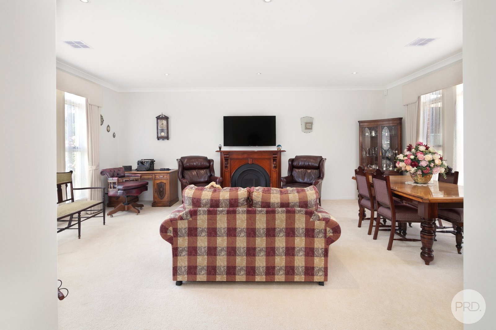 8 St Glens Way LAKE GARDENS 3