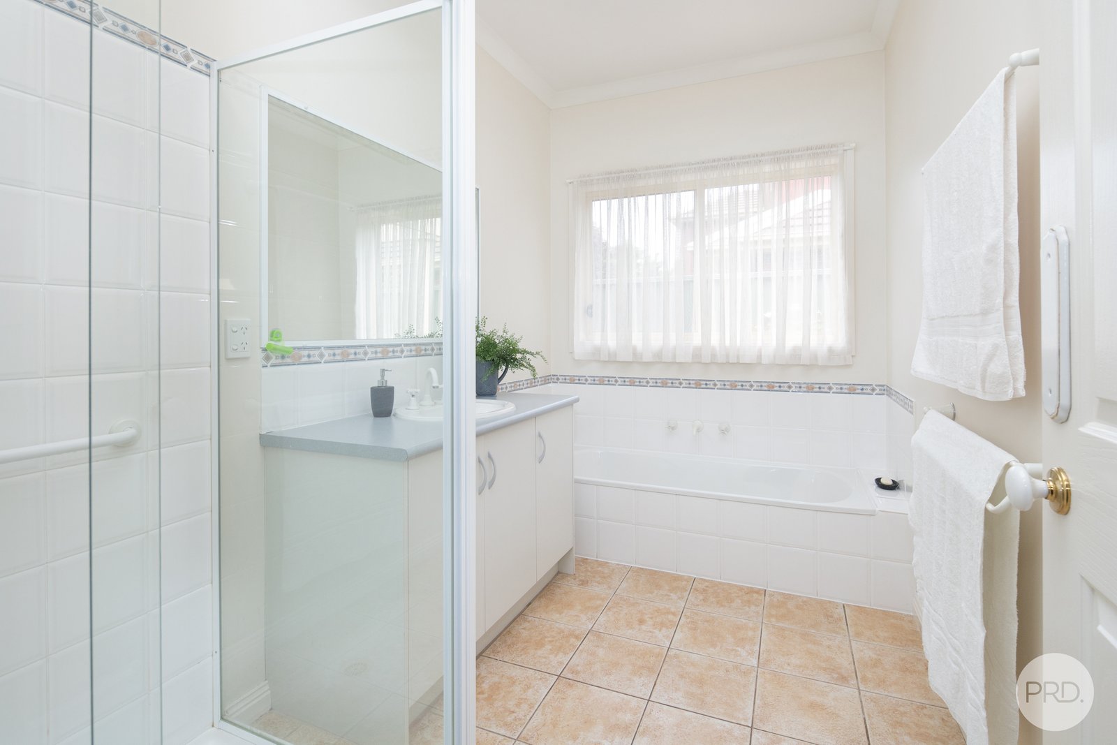 8 St Glens Way LAKE GARDENS 6