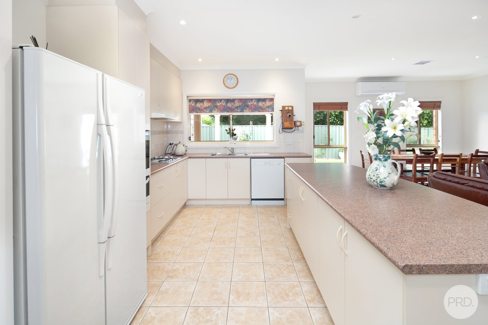 8 St Glens Way LAKE GARDENS 7