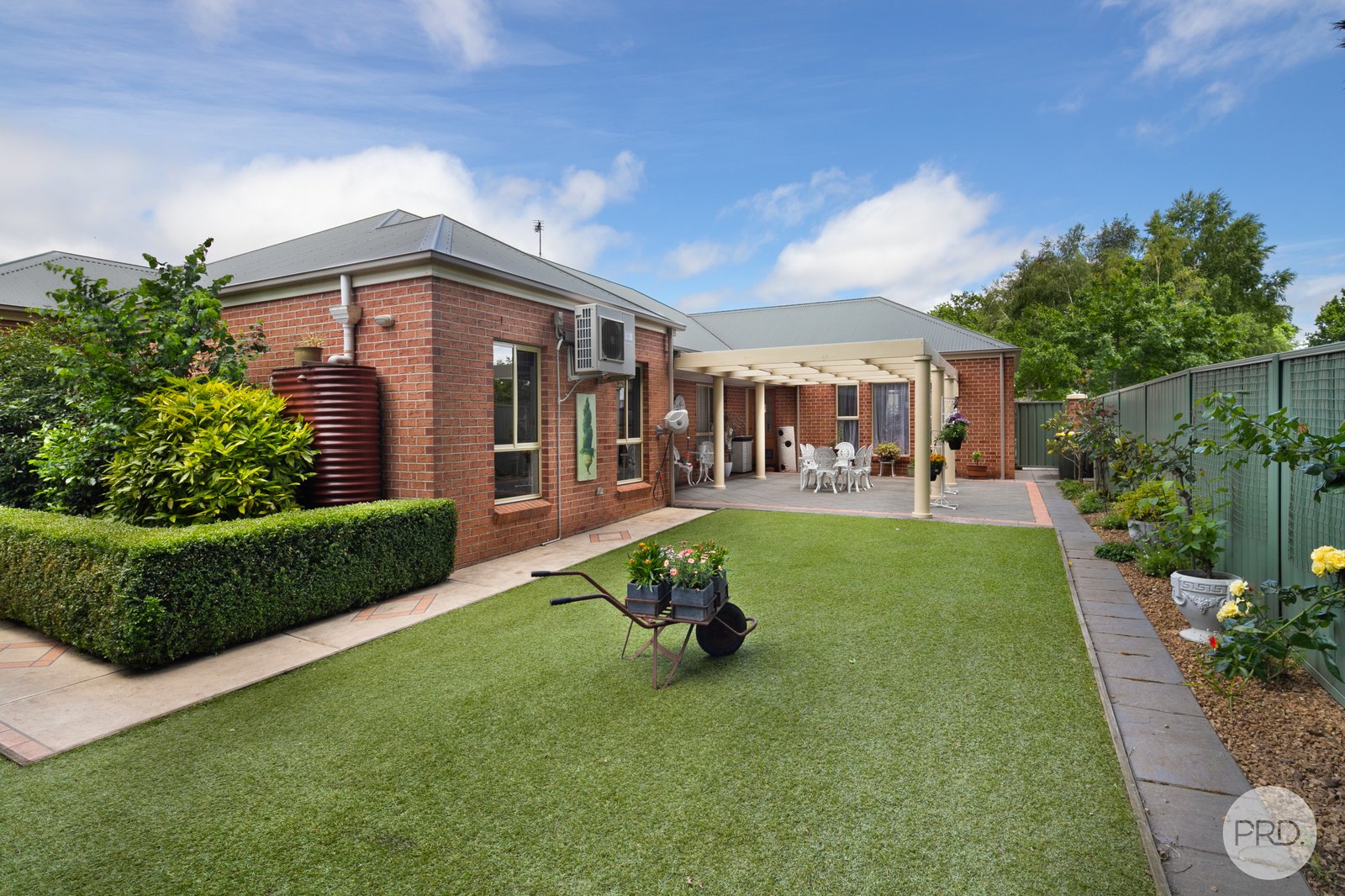 8 St Glens Way LAKE GARDENS 10