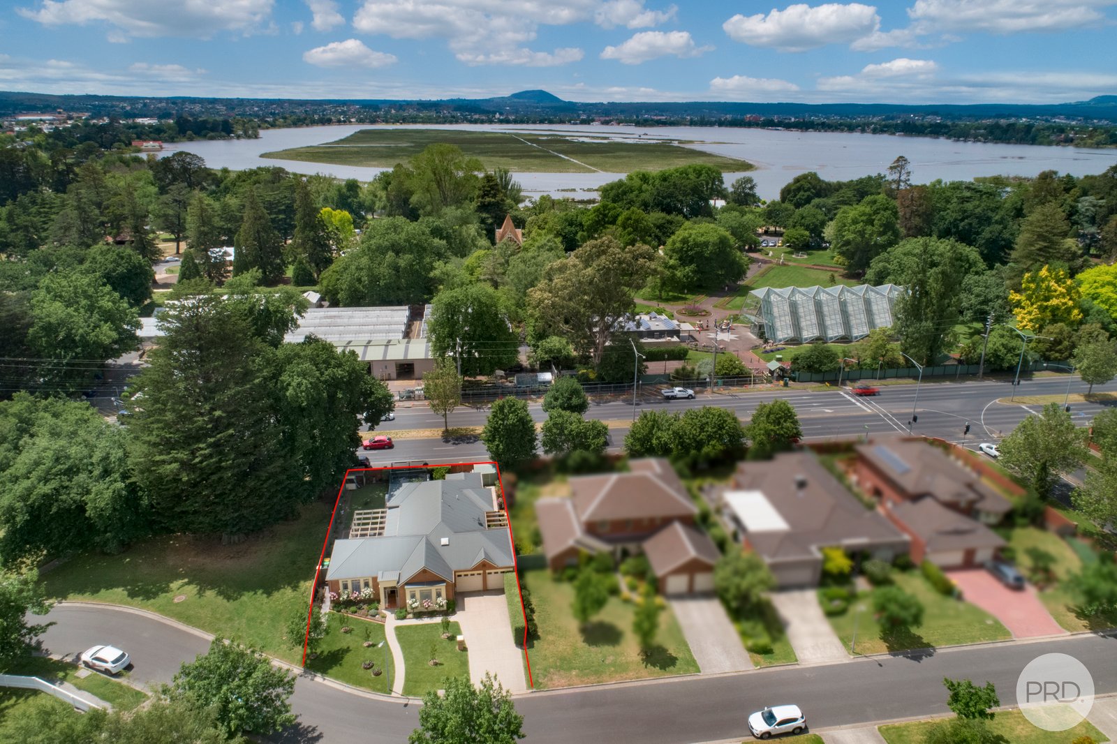 8 St Glens Way LAKE GARDENS 11