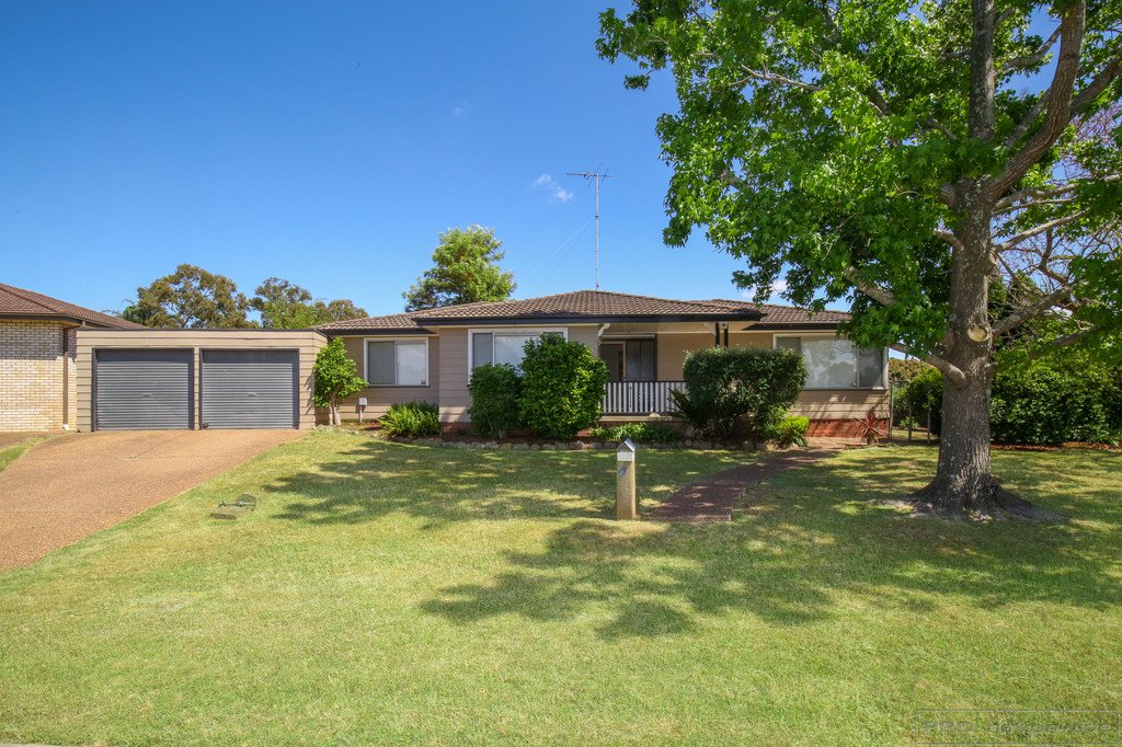 8 Stace Crescent TENAMBIT 1