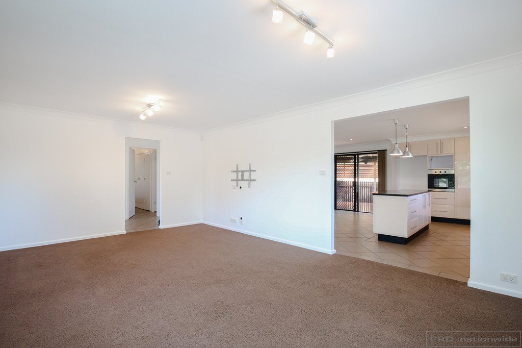 8 Stace Crescent TENAMBIT 3