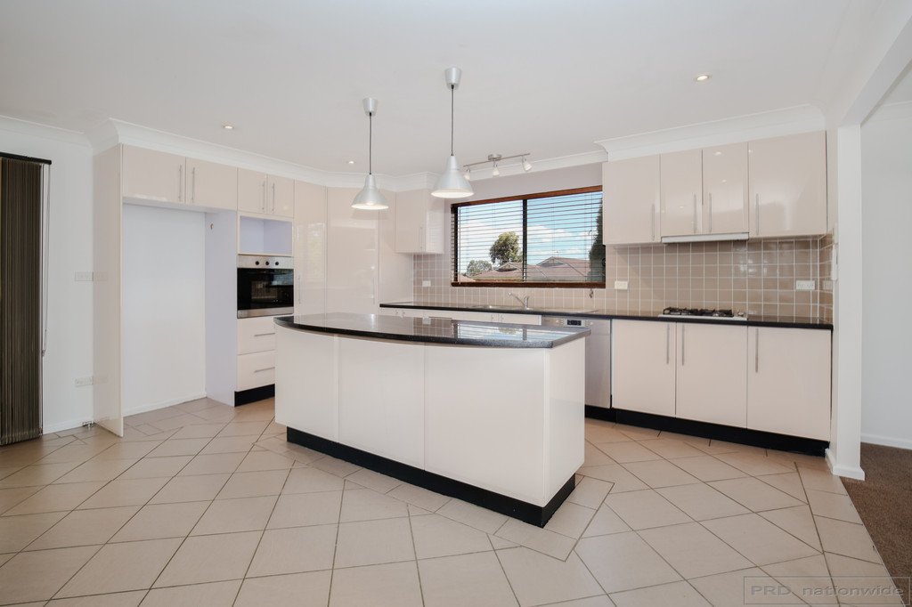 8 Stace Crescent TENAMBIT 5