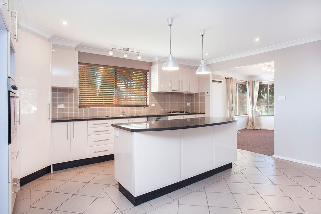 8 Stace Crescent TENAMBIT 2