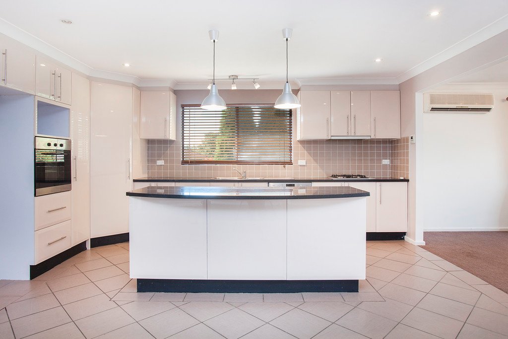 8 Stace Crescent TENAMBIT 3