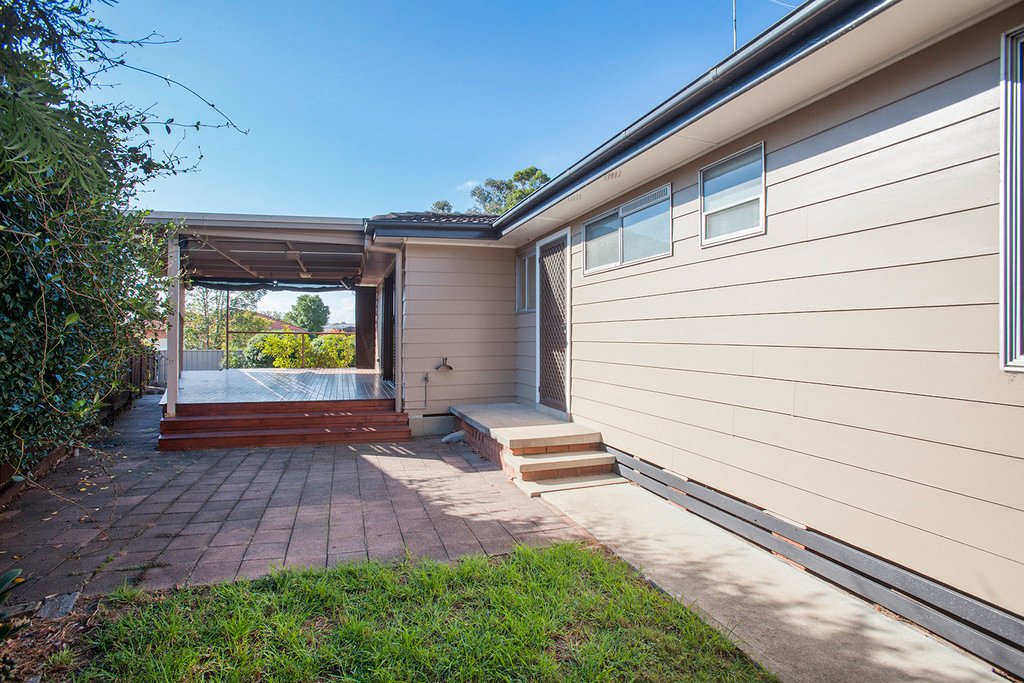 8 Stace Crescent TENAMBIT 12