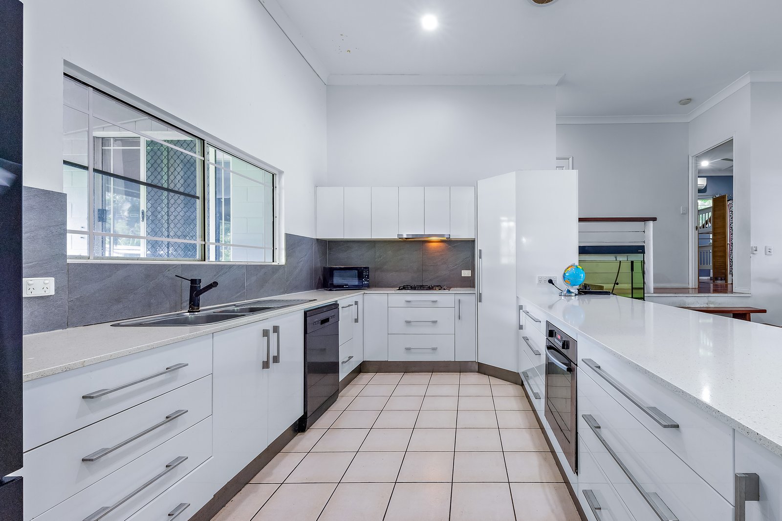 8 Stormvogel Drive MANDALAY 2