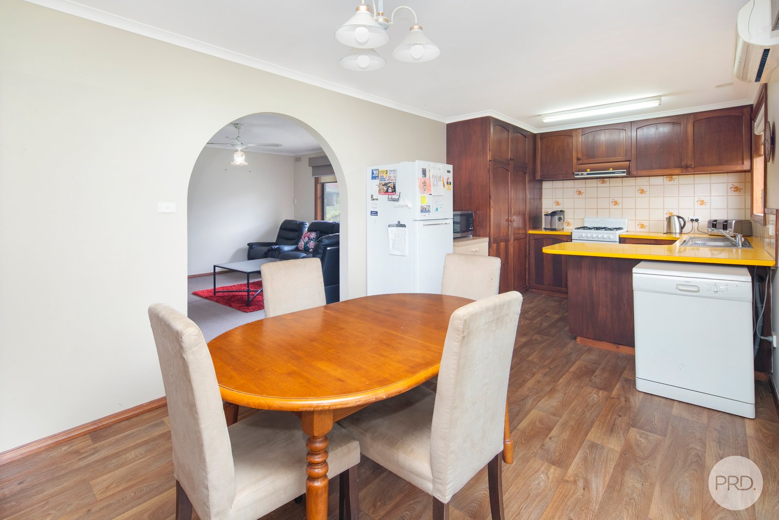 8 Stuart Court CANADIAN 9
