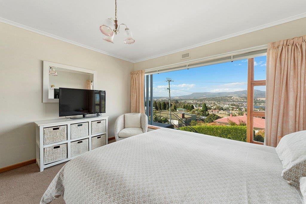 8 Sunshine Road AUSTINS FERRY 18