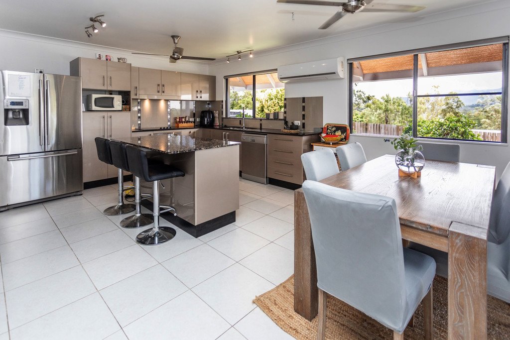 8 Tanika Road CANNONVALE 2