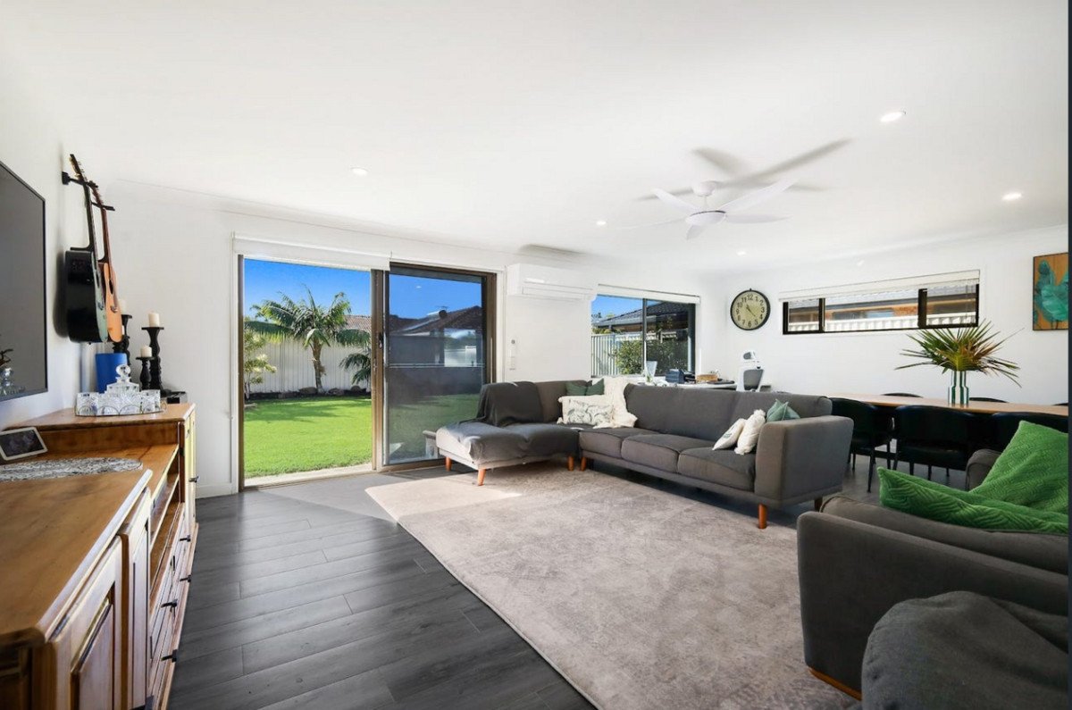 8 Tartan Court Mermaid Waters 3