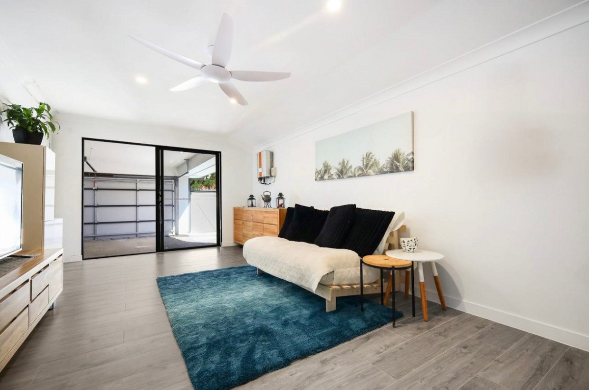 8 Tartan Court Mermaid Waters 17