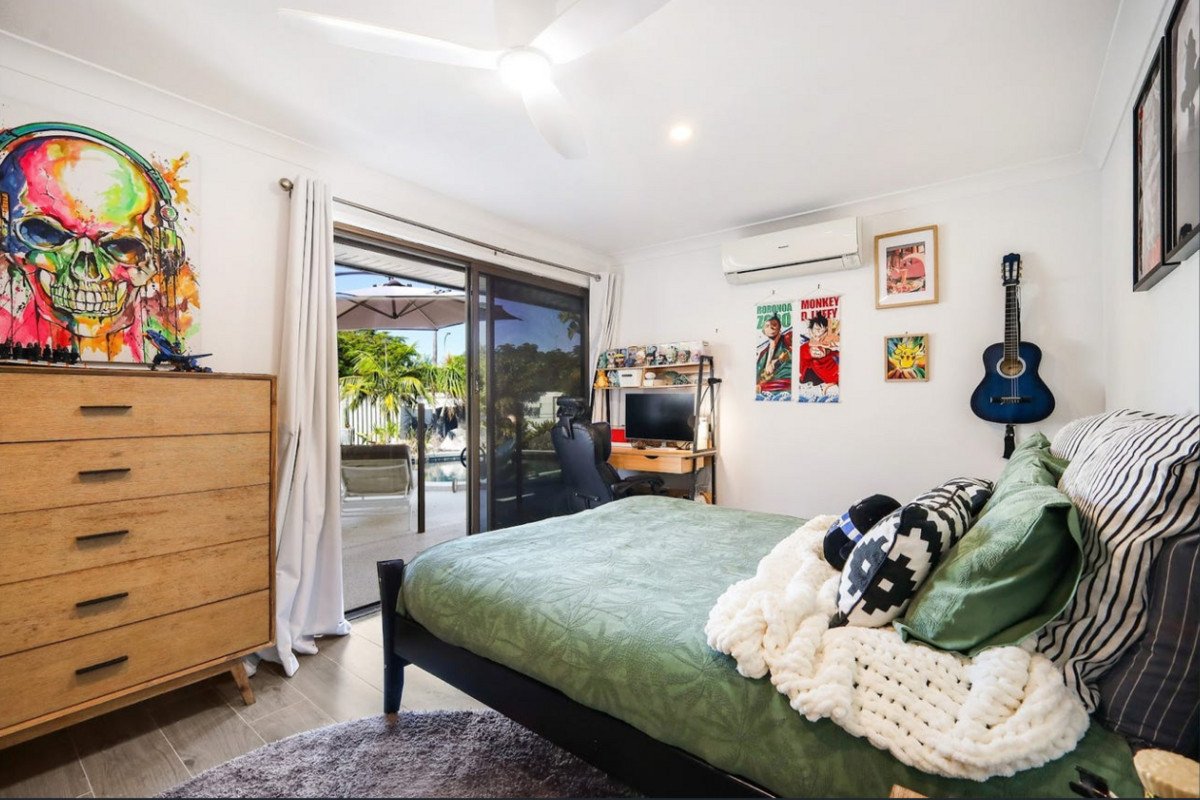 8 Tartan Court Mermaid Waters 18