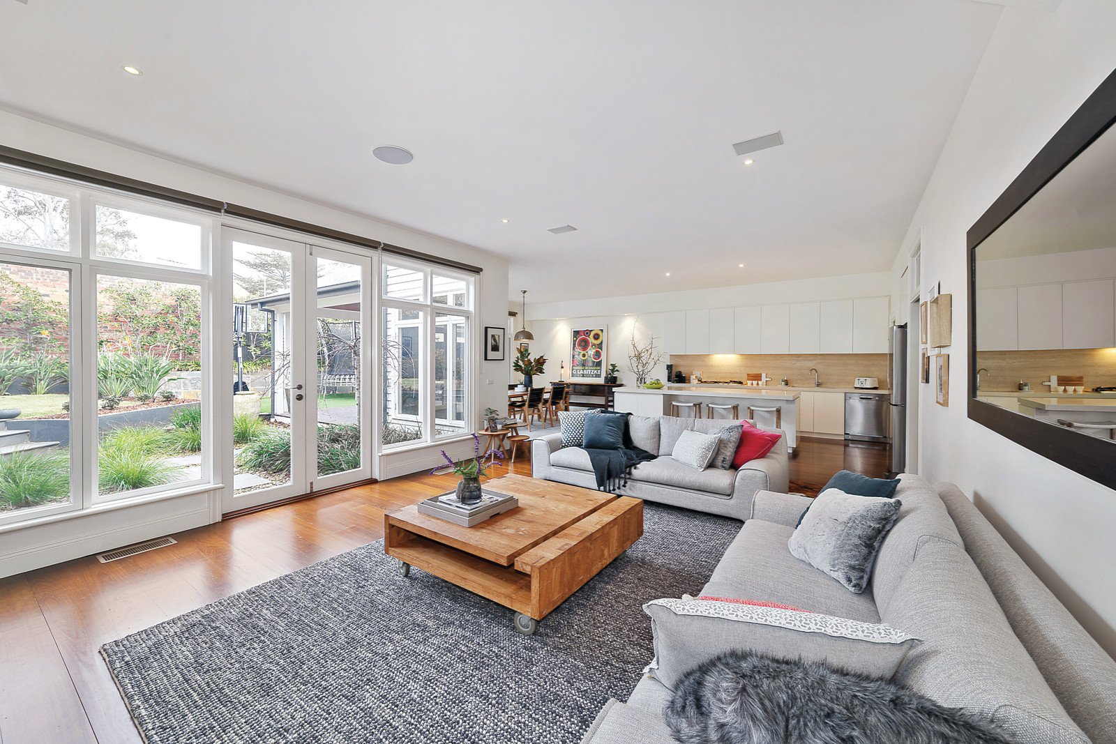 8 Thistle Street, Surrey Hills, VIC