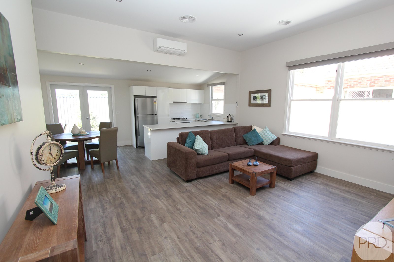 8 Thompson Street BROWN HILL 3