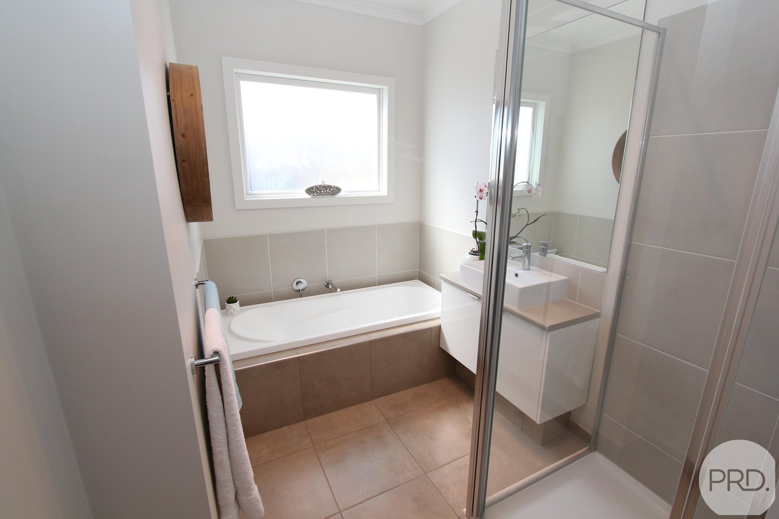 8 Thompson Street BROWN HILL 10